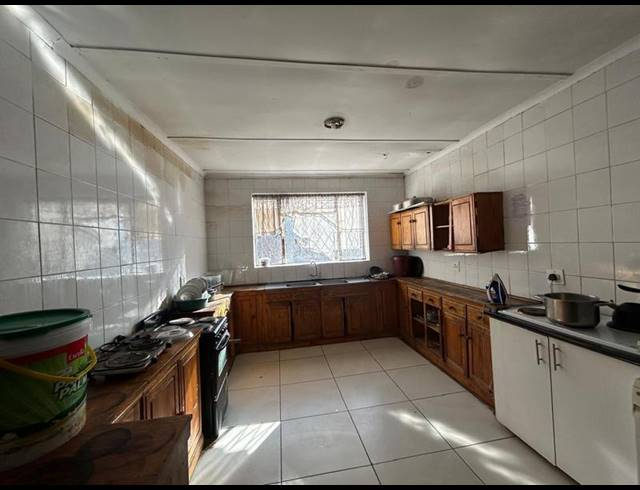 9 BEDROOM HOUSE FOR SALE IN TURFFONTEIN